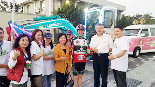 圖說怪手環(huán)臺凈灘活動，智繪山河智能環(huán)保節(jié)能