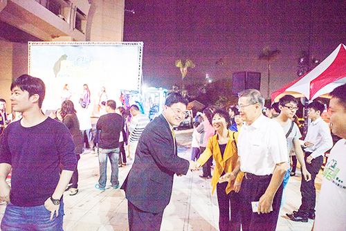 圖說怪手環(huán)臺凈灘活動，智繪山河智能環(huán)保節(jié)能