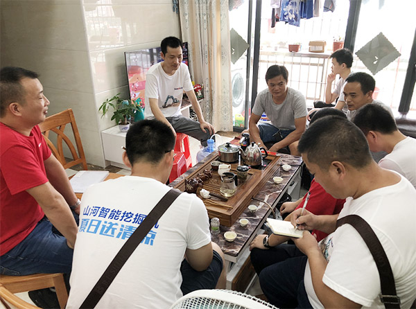 “清涼”送到客戶手中，為山河智能售后服務活動打CAII