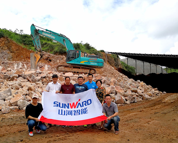 看石場(chǎng)風(fēng)云如何演繹？山河智能礦山戰(zhàn)神SWE470E大型挖掘機(jī)一錘定音！