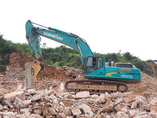 看石場(chǎng)風(fēng)云如何演繹？山河智能礦山戰(zhàn)神SWE470E大型挖掘機(jī)一錘定音！