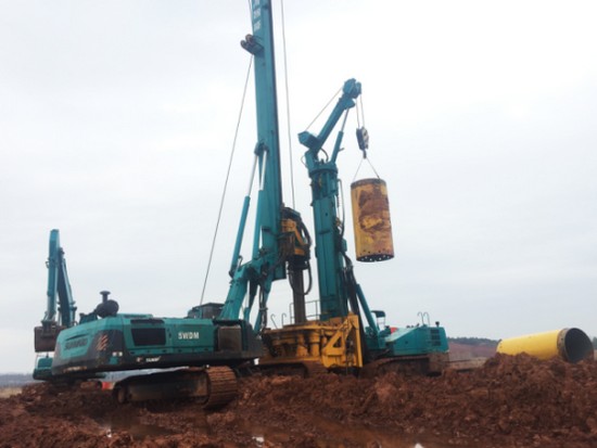 喜訊！山河智能SWRC170自行式全回轉(zhuǎn)全套管鉆機(jī)獲湖南省首臺(tái)(套)重大技術(shù)裝備產(chǎn)品獎(jiǎng)勵(lì)！