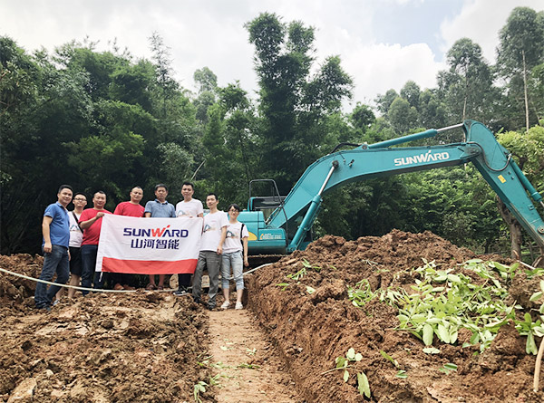 “清涼”送到客戶手中，為山河智能售后服務活動打CAII