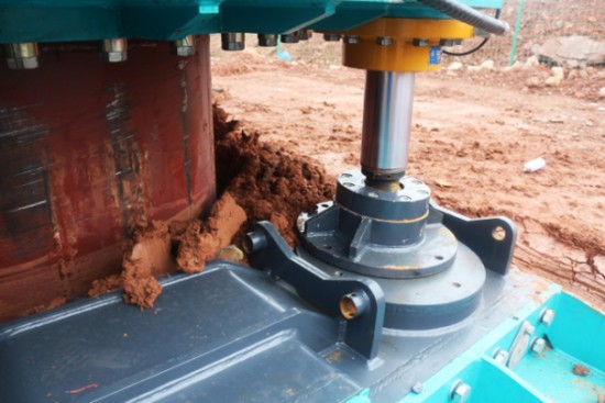 喜訊！山河智能SWRC170自行式全回轉(zhuǎn)全套管鉆機(jī)獲湖南省首臺(tái)(套)重大技術(shù)裝備產(chǎn)品獎(jiǎng)勵(lì)！