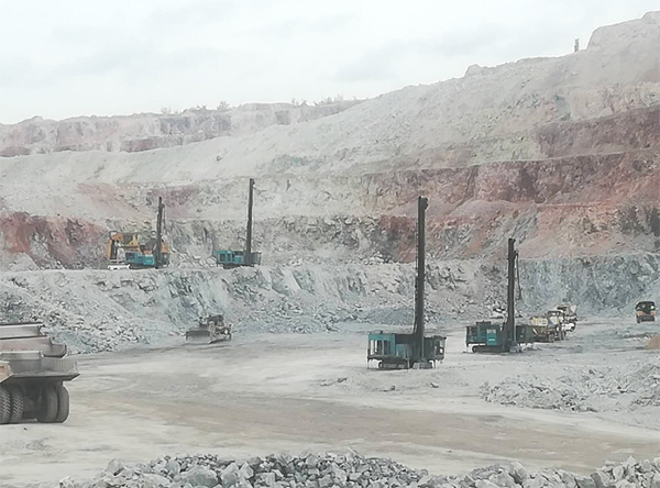 高溫酷暑，山河智能鑿巖設(shè)備異域揚威