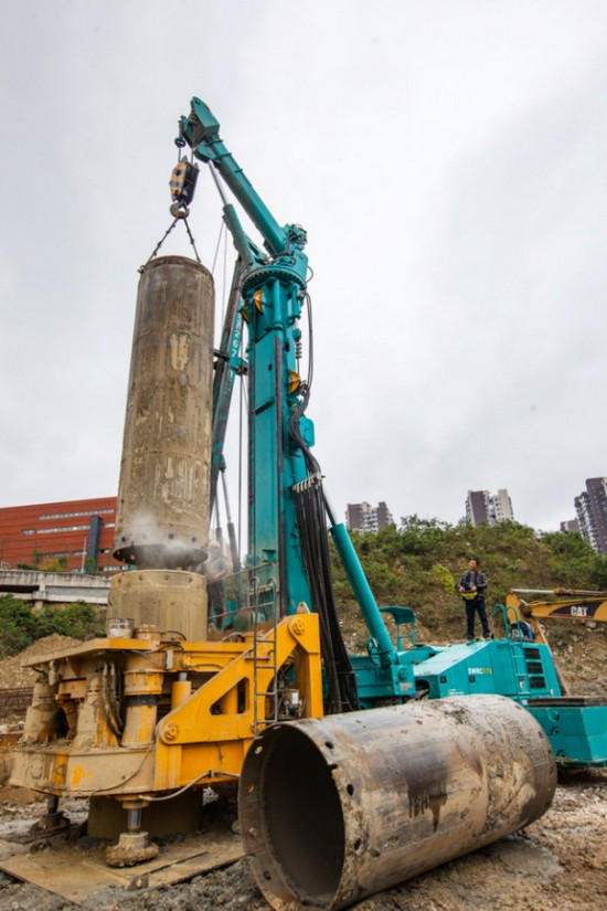 喜訊！山河智能SWRC170自行式全回轉(zhuǎn)全套管鉆機(jī)獲湖南省首臺(tái)(套)重大技術(shù)裝備產(chǎn)品獎(jiǎng)勵(lì)！