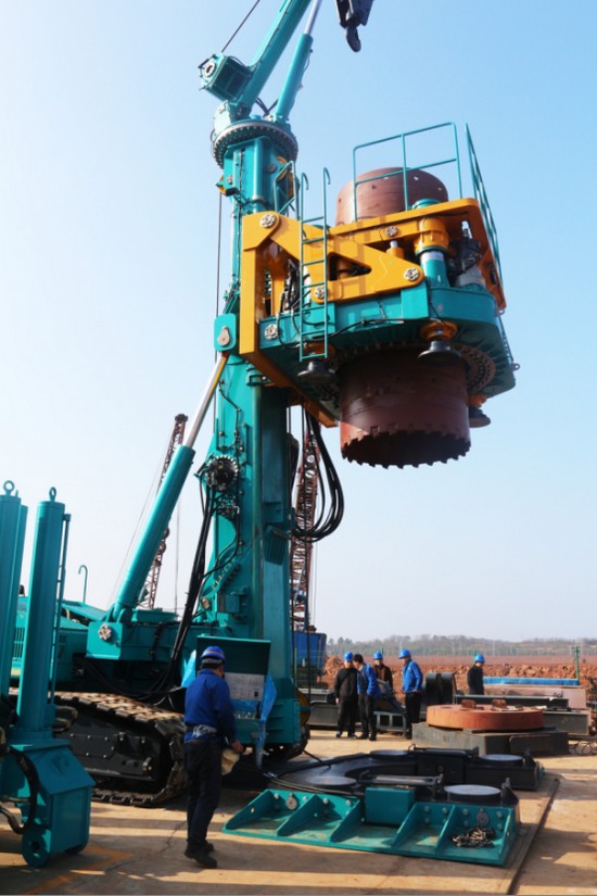 喜訊！山河智能SWRC170自行式全回轉(zhuǎn)全套管鉆機(jī)獲湖南省首臺(tái)(套)重大技術(shù)裝備產(chǎn)品獎(jiǎng)勵(lì)！