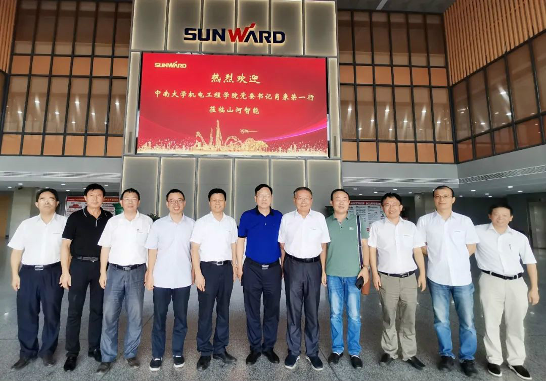 中南大學(xué)機(jī)電工程學(xué)院肖來(lái)榮書(shū)記到訪山河智能