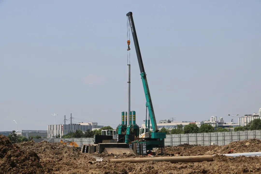 液壓靜力壓樁機(jī)從1臺(tái)到21臺(tái)，他只用了8年！