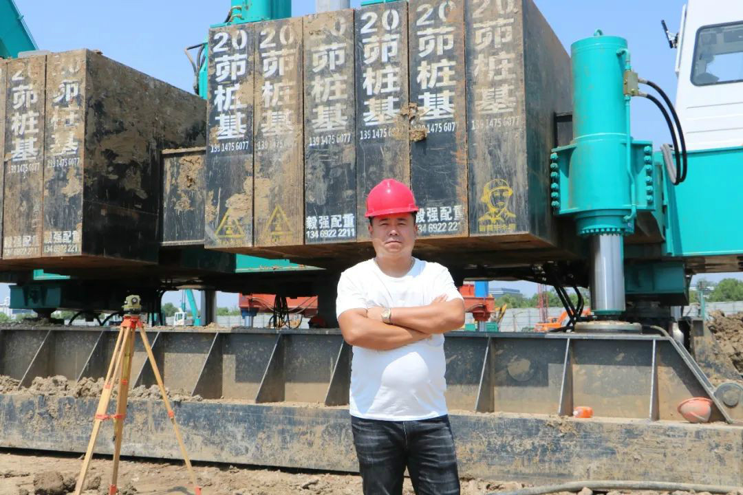 液壓靜力壓樁機(jī)從1臺(tái)到21臺(tái)，他只用了8年！