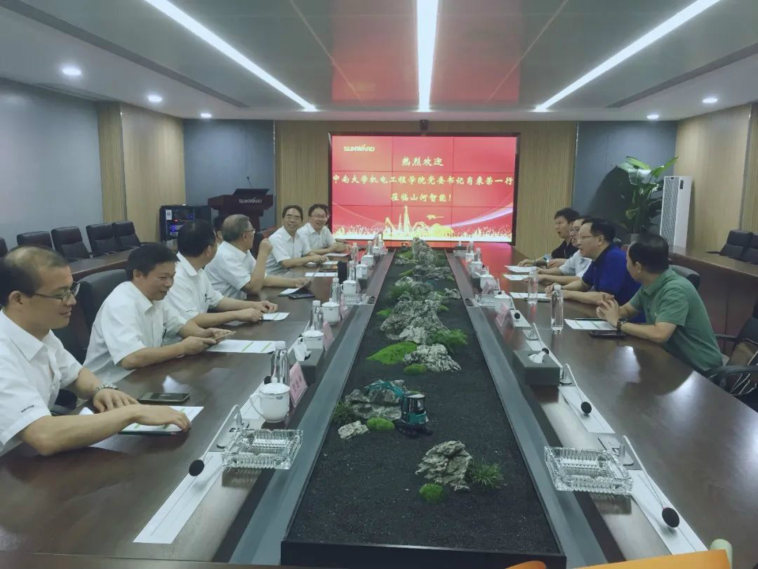 中南大學(xué)機(jī)電工程學(xué)院肖來(lái)榮書(shū)記到訪山河智能