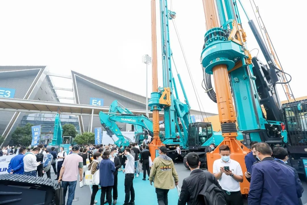 何清華出席長(zhǎng)沙國(guó)際工程機(jī)械產(chǎn)業(yè)鏈發(fā)展峰會(huì)，走“雙循環(huán)”道路關(guān)鍵在于“要做好自己的事情”