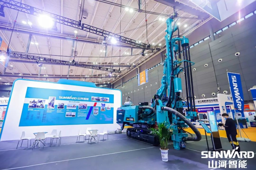 “山河綠”亮相長沙國際工程機(jī)械展，50余款產(chǎn)品盡顯山河智能創(chuàng)新實力