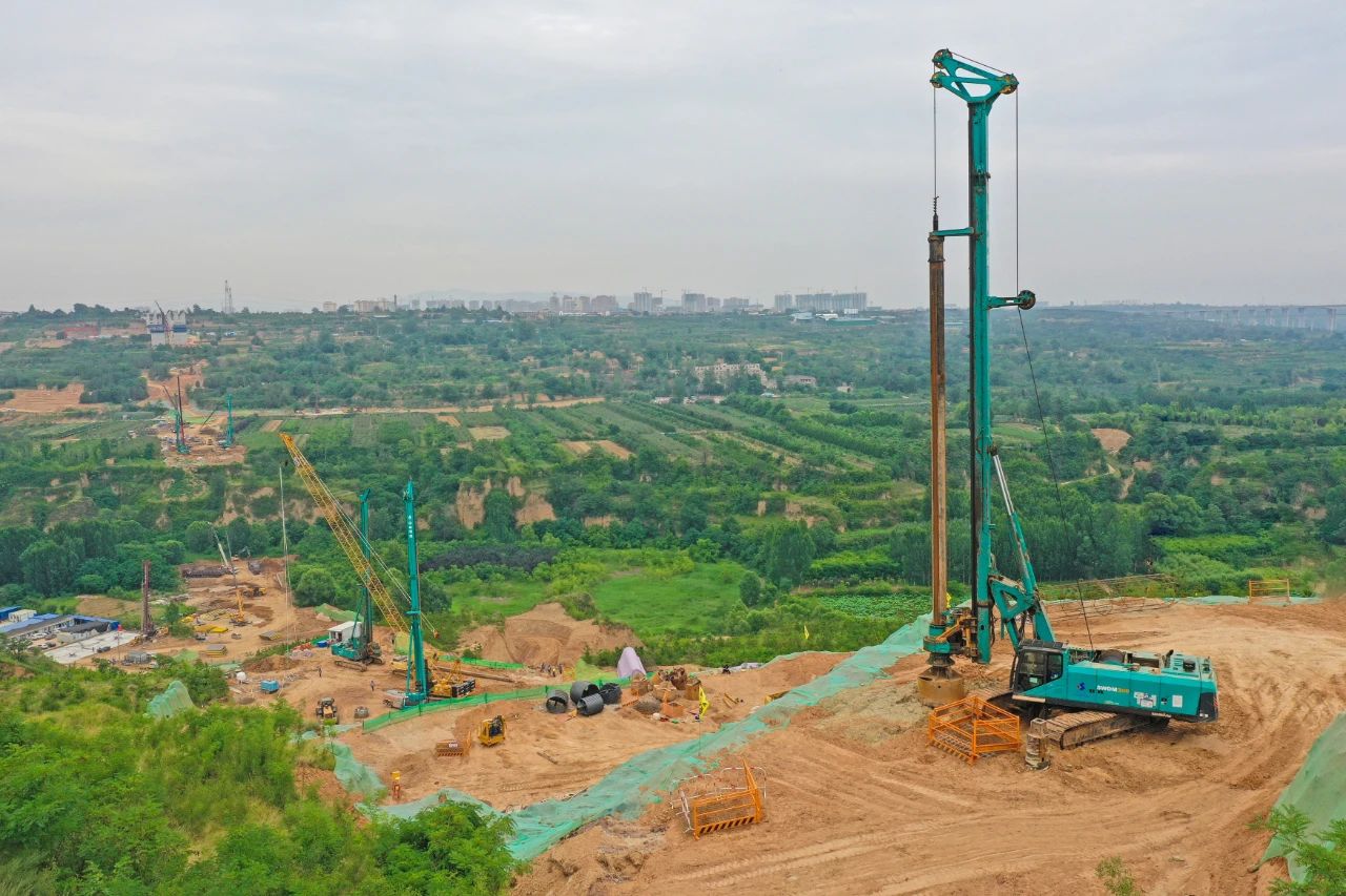 天塹施工，玉皇閣二號(hào)特大橋樁基主力軍是山河智能旋挖鉆機(jī) | 百年風(fēng)華筑錦繡山河（3）