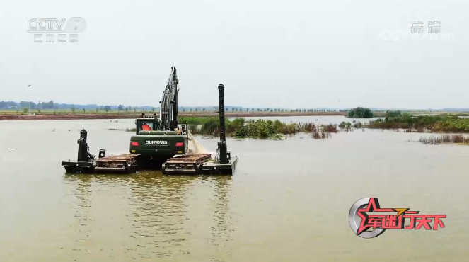 水陸兩用挖掘機亮相央視！山河智能應急救援“猛將”出戰(zhàn)