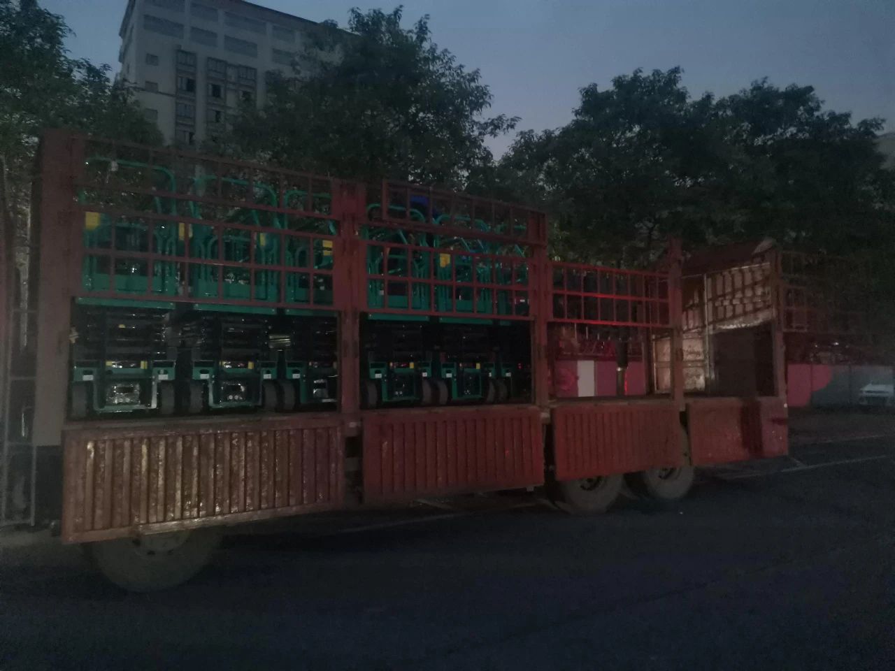 30小時，8個人，10臺裝備，我們說到做到！