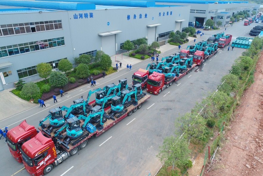 助力祖國西南地區(qū)建設(shè)！山河智能國內(nèi)首批SWE60UF無尾挖掘機批量交付