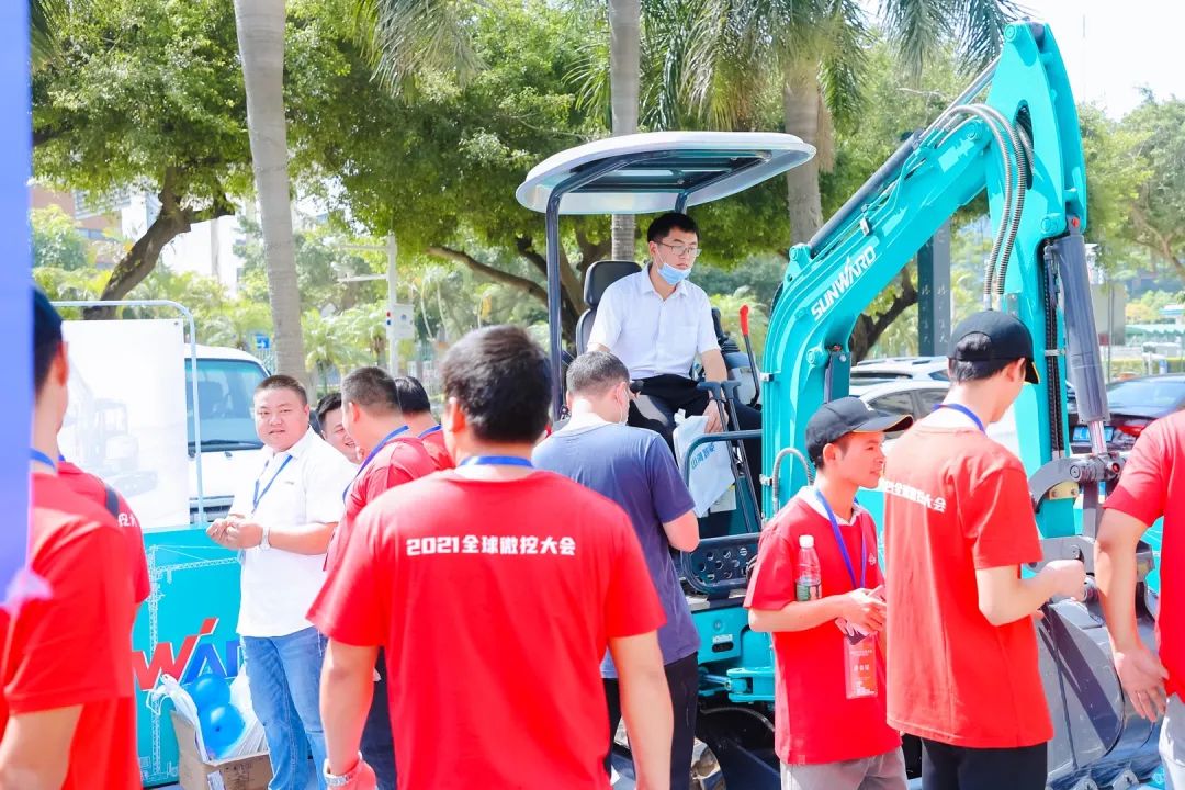 共享微挖新視界！山河智能微挖三大王牌產(chǎn)品齊聚2021全球微挖大會