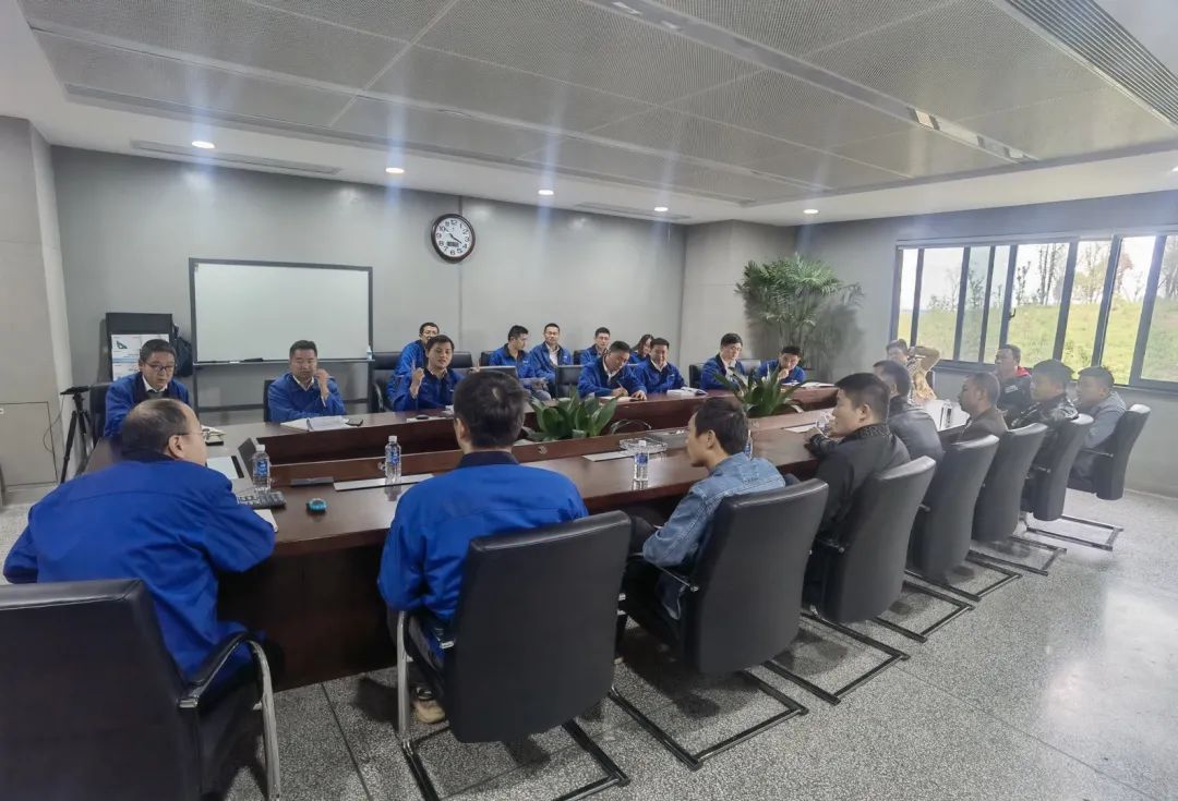 一起來“找茬”！10位“超級體驗官”試駕山河智能最新“F系列”挖掘機