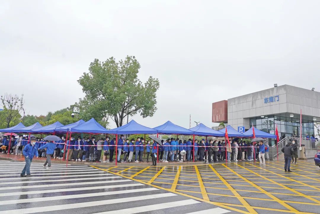 采樣完成率近100%！山河智能第一時間開展全員核酸檢測，保障安全生產(chǎn)