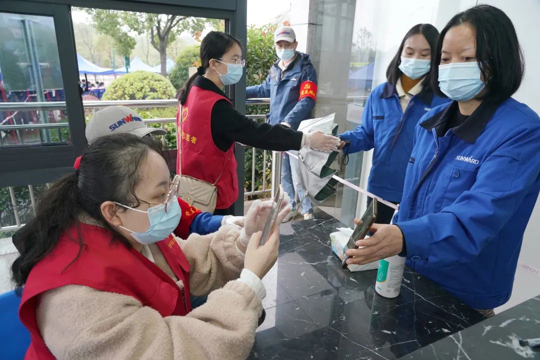 采樣完成率近100%！山河智能第一時間開展全員核酸檢測，保障安全生產(chǎn)
