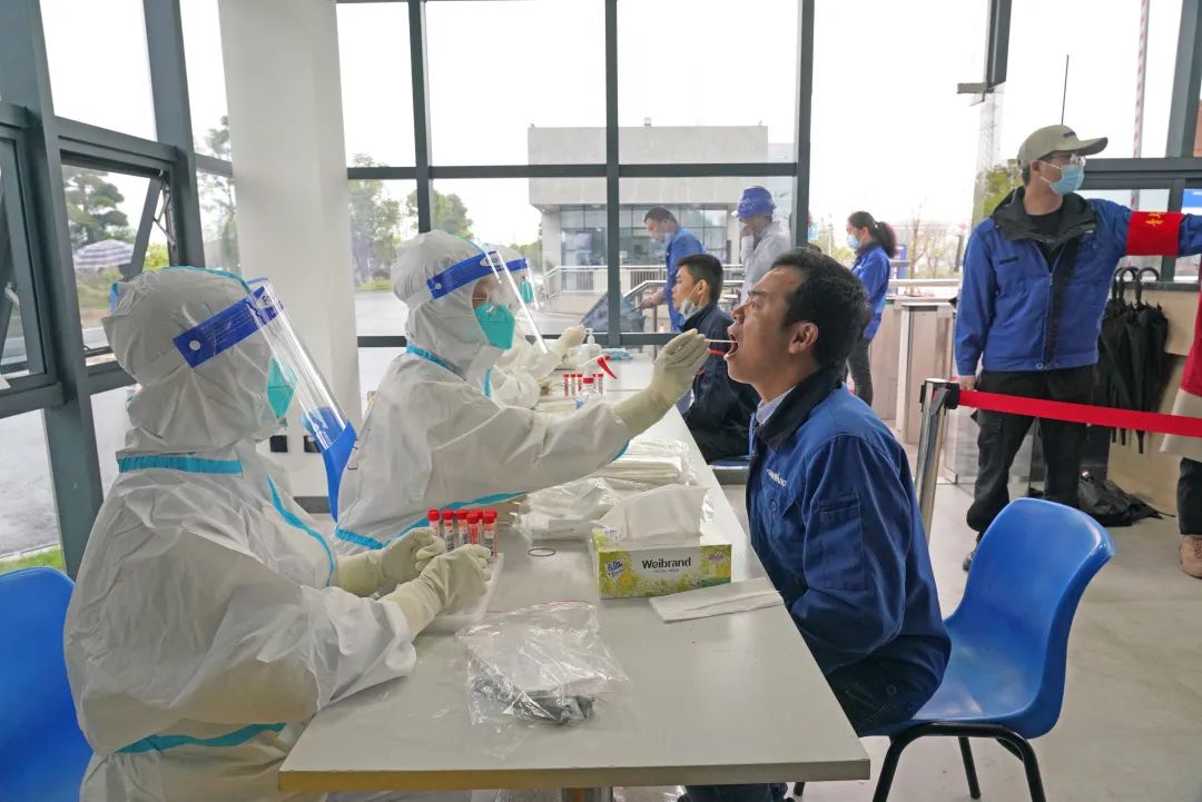 采樣完成率近100%！山河智能第一時間開展全員核酸檢測，保障安全生產(chǎn)