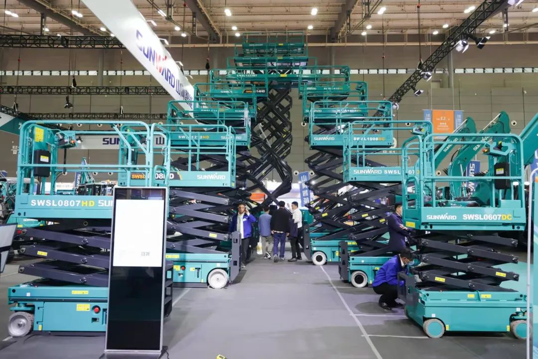 “山河綠”牽手“華為中國紅”！山河智能高機設(shè)備集群助力華為團泊洼項目