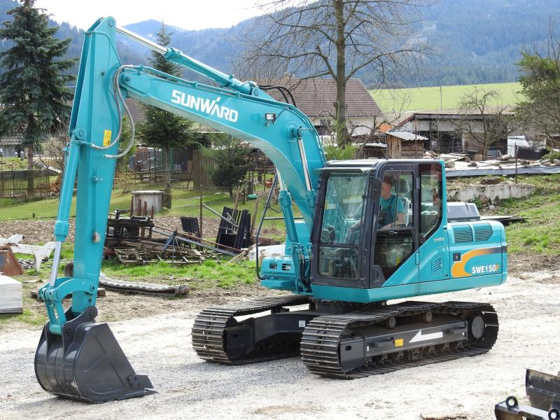 一輛中型的挖掘機的價格是多少？