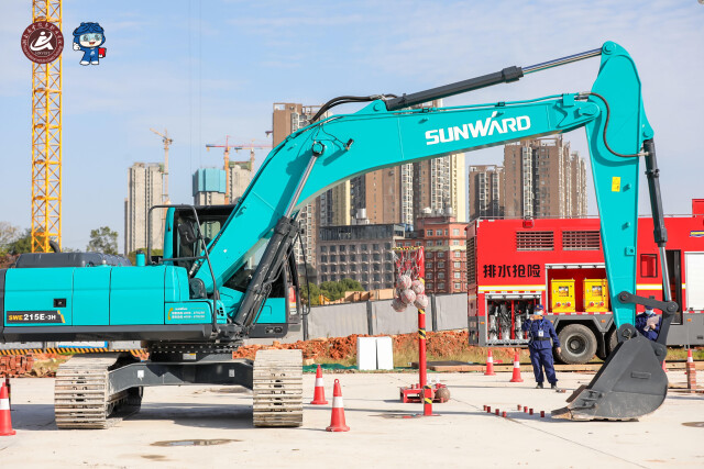 輪胎式挖掘機(jī)和履帶式挖掘機(jī)，你更看好哪個(gè)？