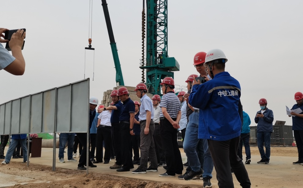 創(chuàng)下紀錄！山河智能引孔式靜力壓樁機首次應(yīng)用于高鐵項目