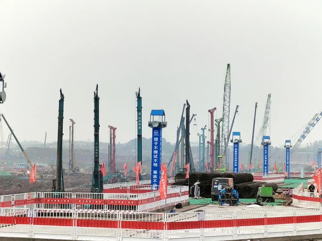 “山河綠”精彩亮相！山河智能裝備全面助力長沙機(jī)場改擴(kuò)建項(xiàng)目