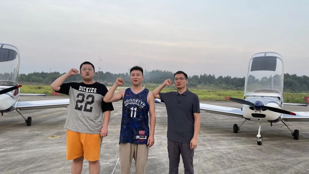 沖上云霄！湖南山河通航學(xué)員成功單飛