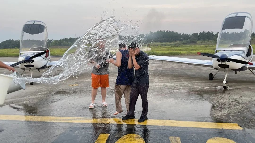 沖上云霄！湖南山河通航學(xué)員成功單飛