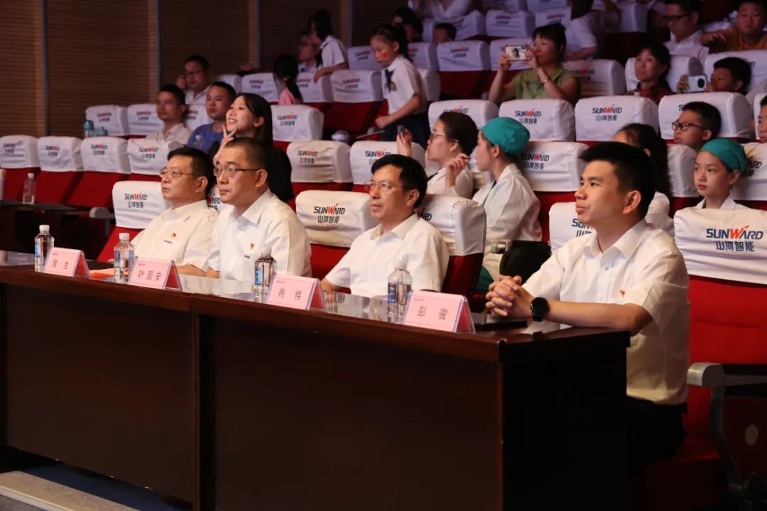 繽紛“暑”假，不負(fù)所“托”！山河智能職工子女暑期托管班結(jié)業(yè)啦