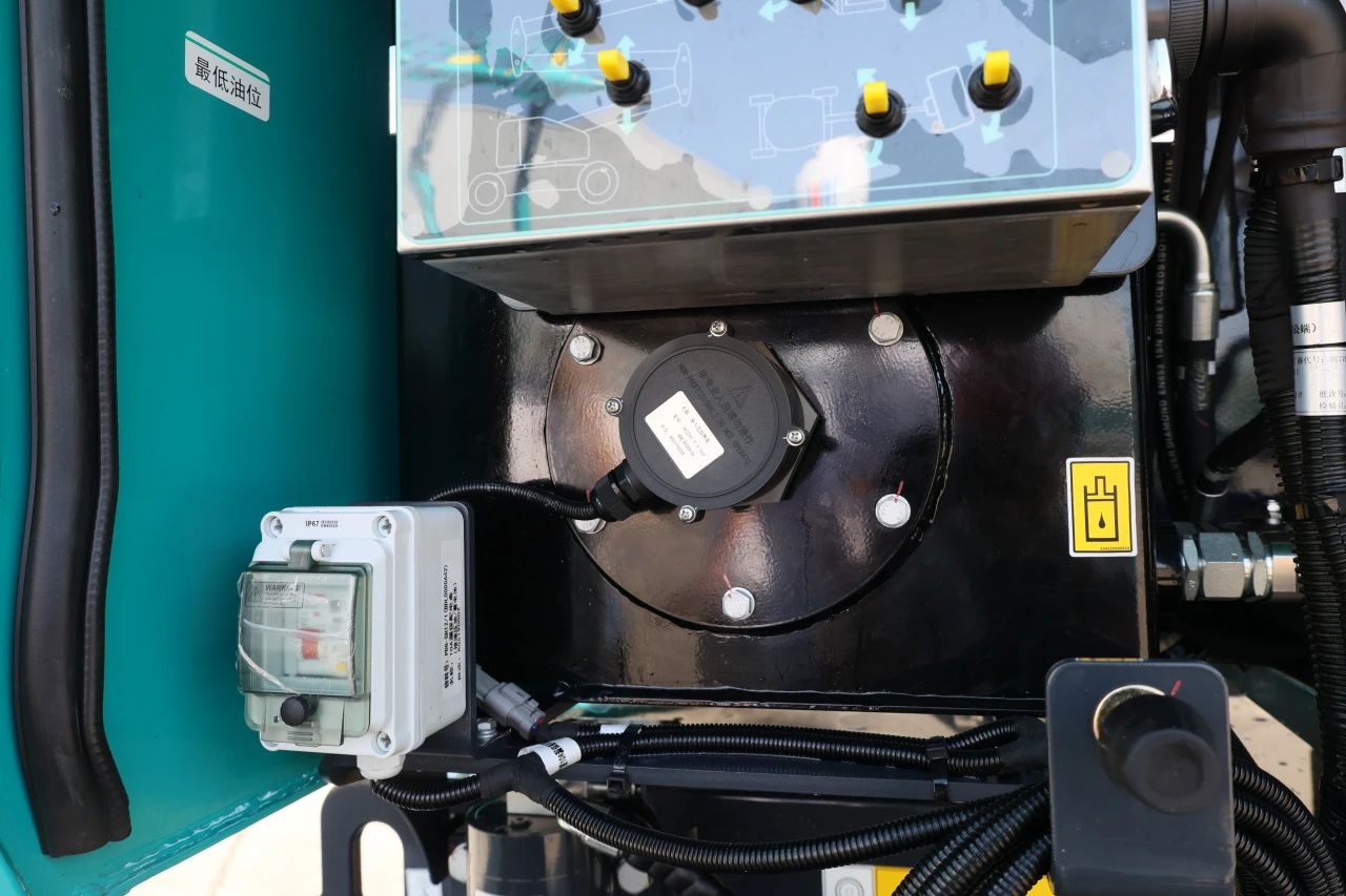 技術(shù)新標桿！山河智能SWA22J-P柴動曲臂式高空作業(yè)平臺下線！