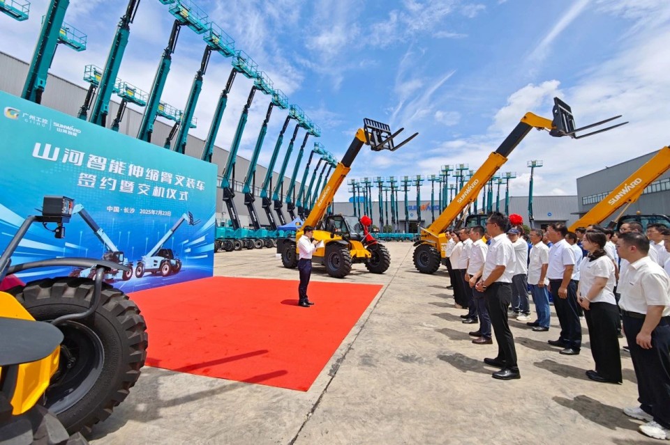 山河智能伸縮臂叉裝車批量交付，即將奔赴新一線