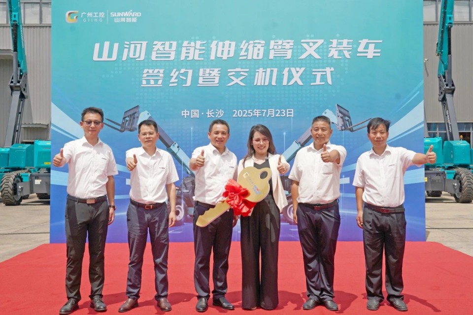 山河智能伸縮臂叉裝車批量交付，即將奔赴新一線
