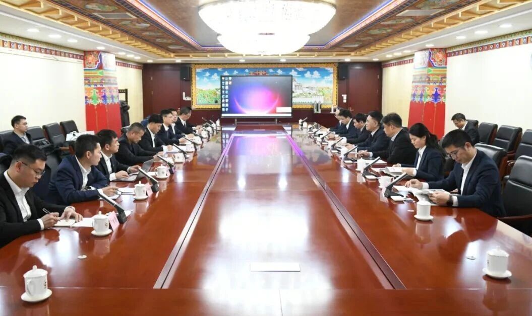 廣州工控集團(tuán)董事長景廣軍率山河智能團(tuán)隊(duì)到中國黃金集團(tuán)拜訪交流