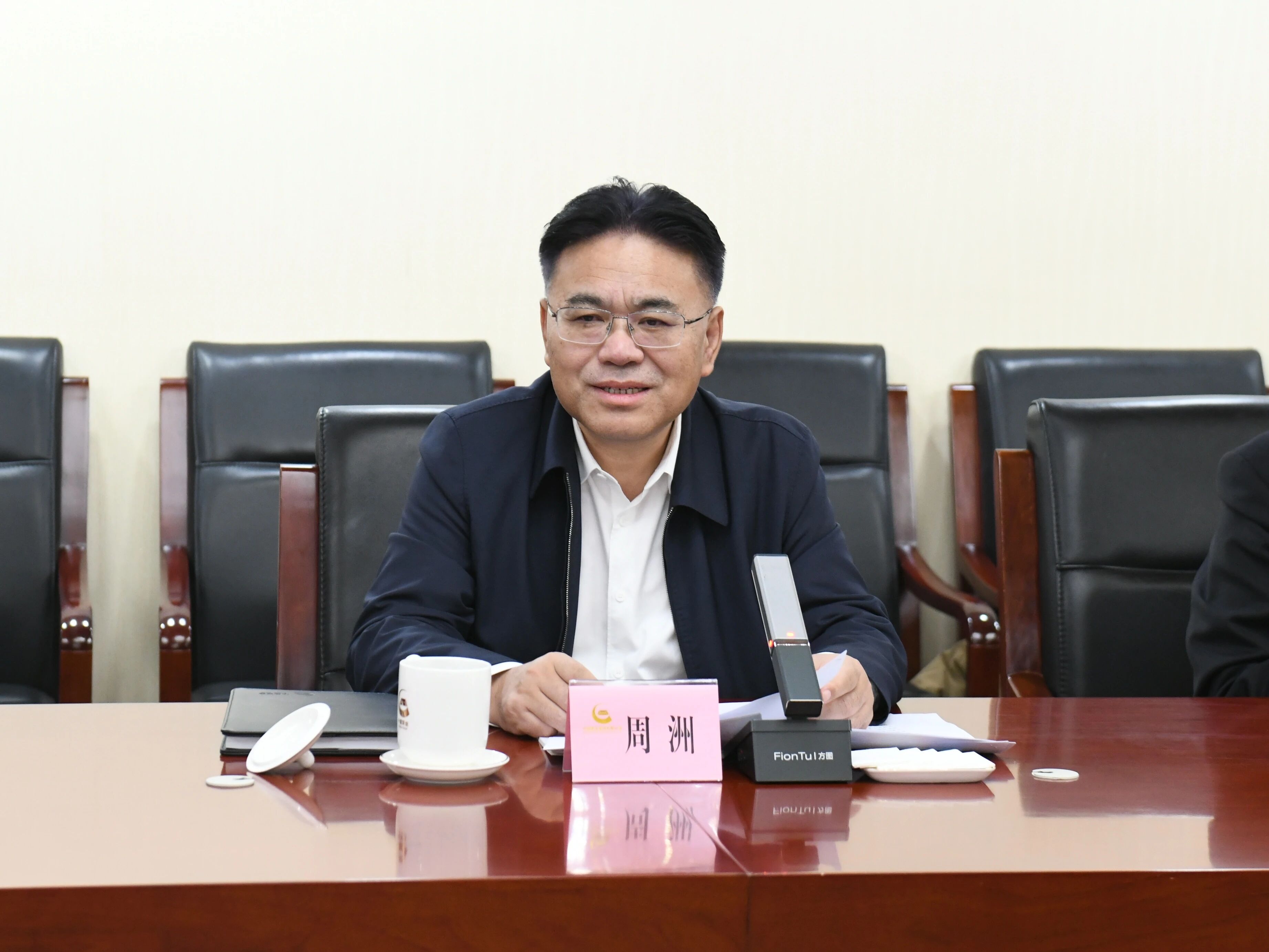 廣州工控集團(tuán)董事長景廣軍率山河智能團(tuán)隊(duì)到中國黃金集團(tuán)拜訪交流