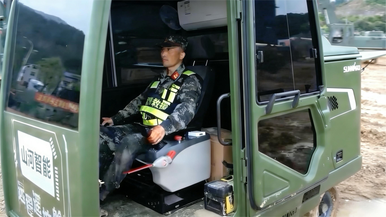 智能遙控挖掘機(jī)獲評湖南省制造業(yè)單項冠軍，彰顯山河智能創(chuàng)新實(shí)力