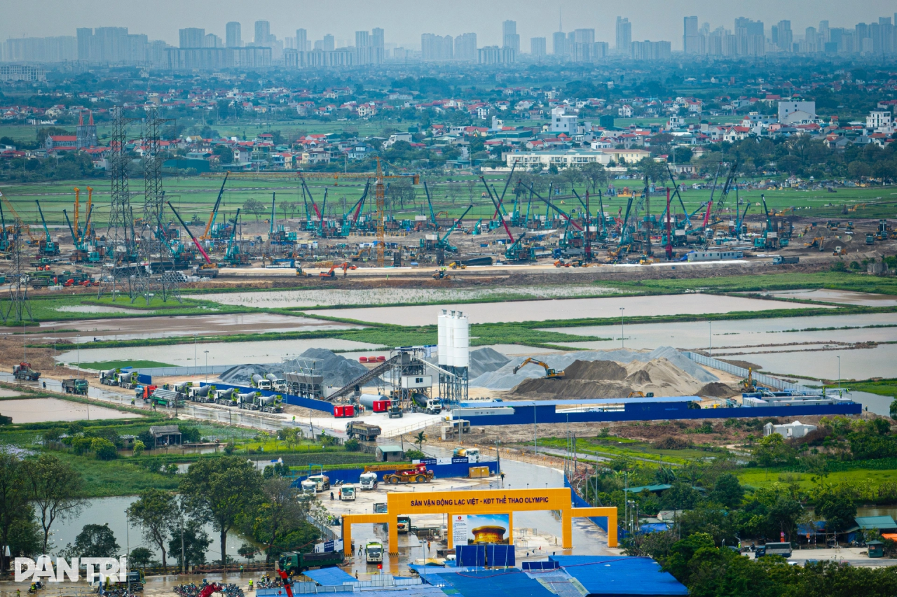 山河智能液壓靜力壓樁機集群作業(yè)，為越南最大體育場筑牢根基
